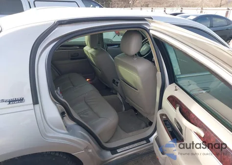 2010 Lincoln Town Car Signature Limited from USA, damaged, VIN 2LNBL8CVXAX750378